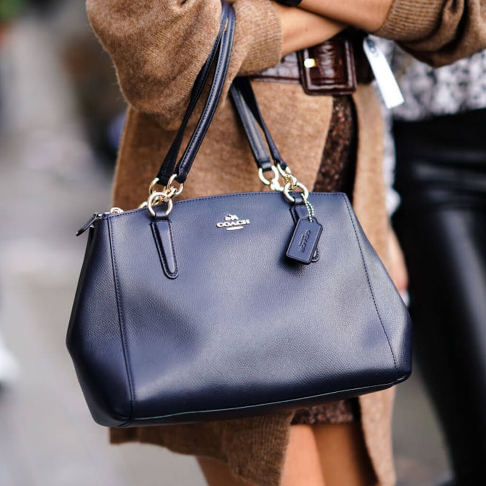 Meet your Posher, Stephanie - Picture 3 of 3